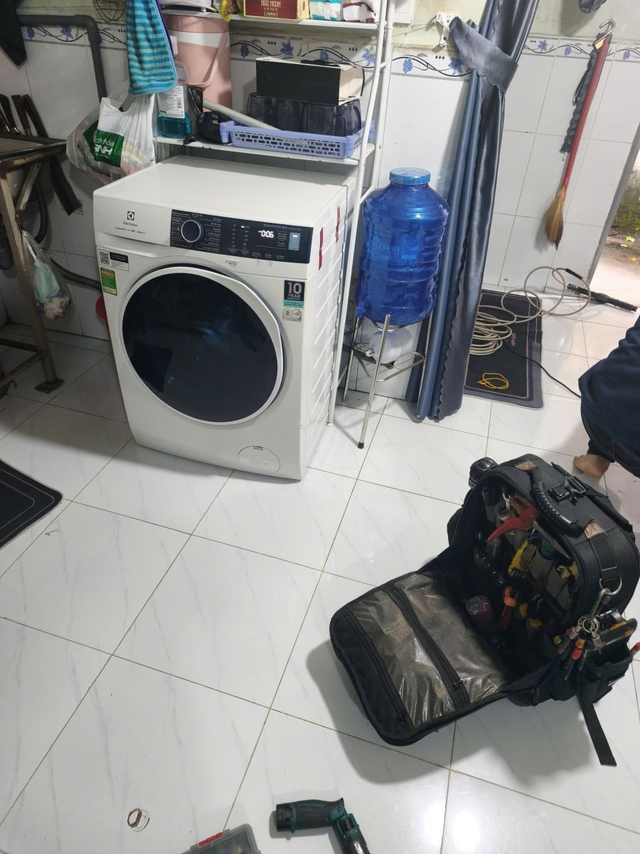 dịch vụ chuyên vệ sinh máy giặt Electrolux tại HCM