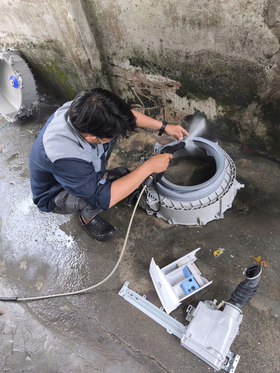 dịch vụ chuyên vệ sinh máy giặt Electrolux tại HCM